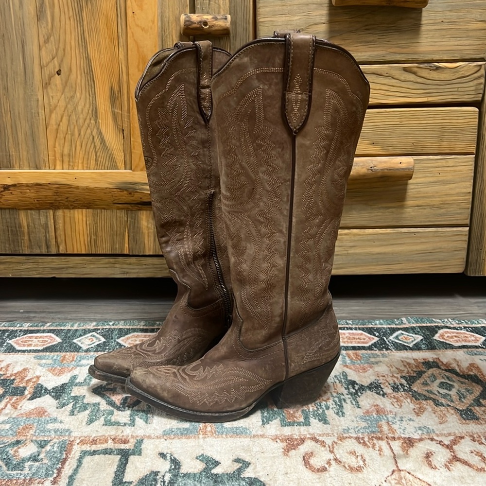 Ariat Casanova Distressed boots